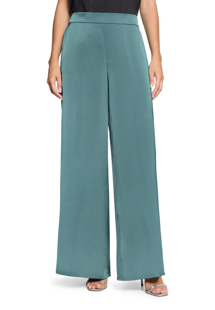 Modern Fit Trousers with Pockets