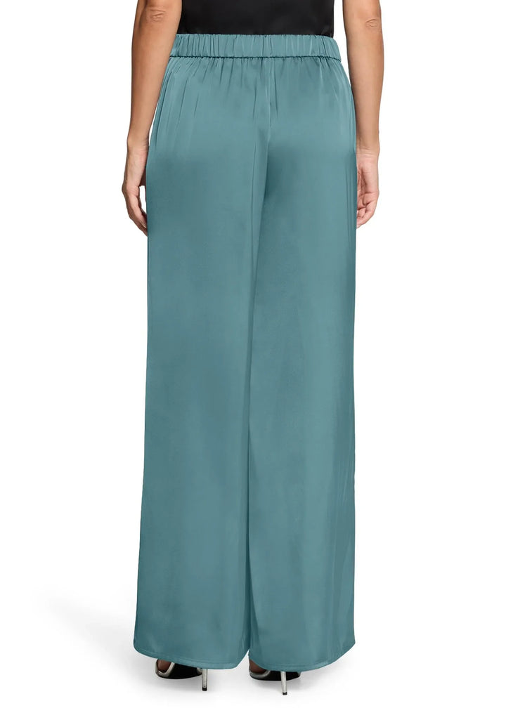 Modern Fit Trousers with Pockets