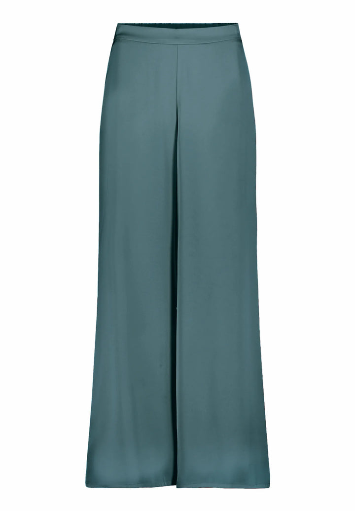 Modern Fit Trousers with Pockets