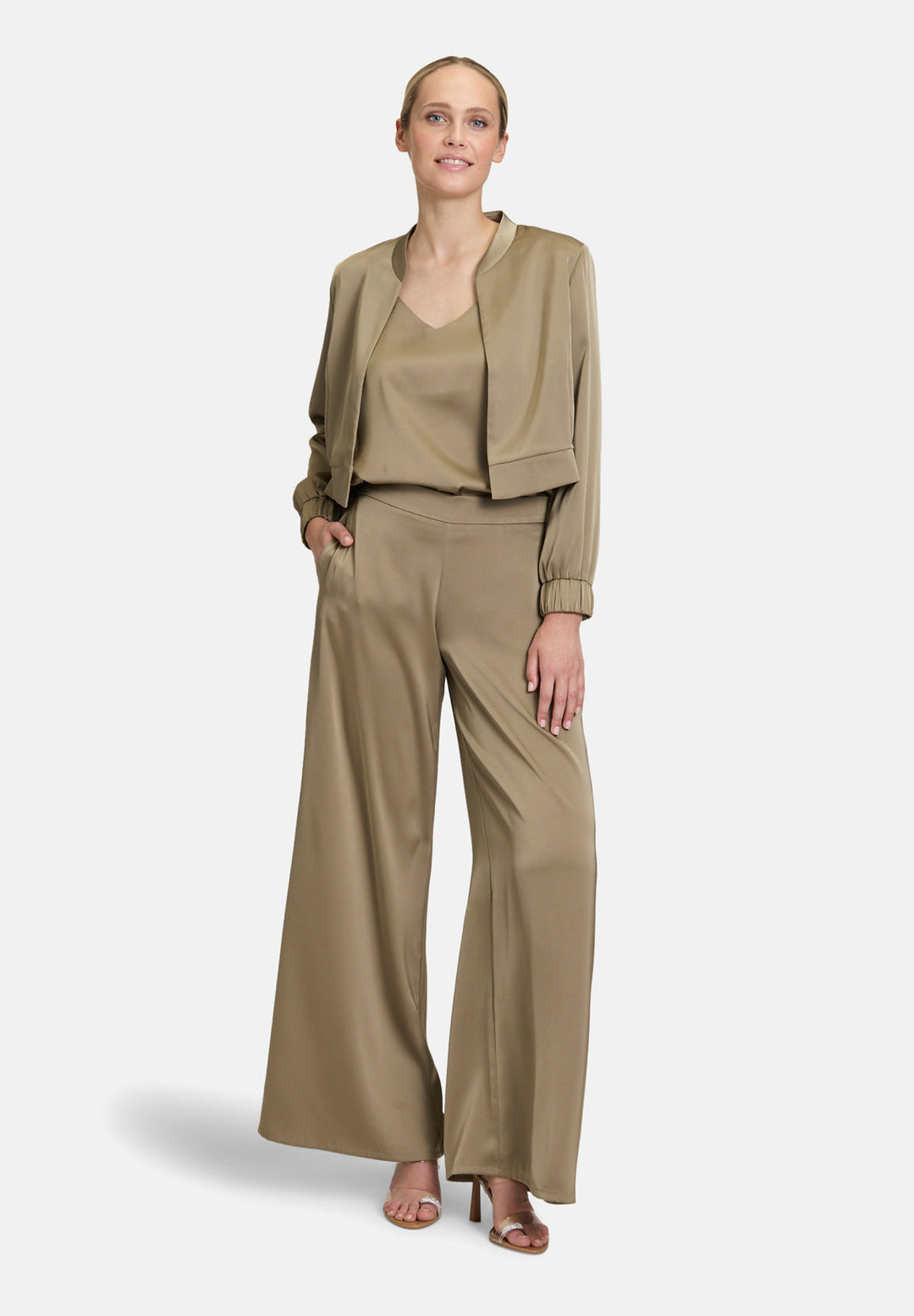 Modern Fit Trousers with Pockets