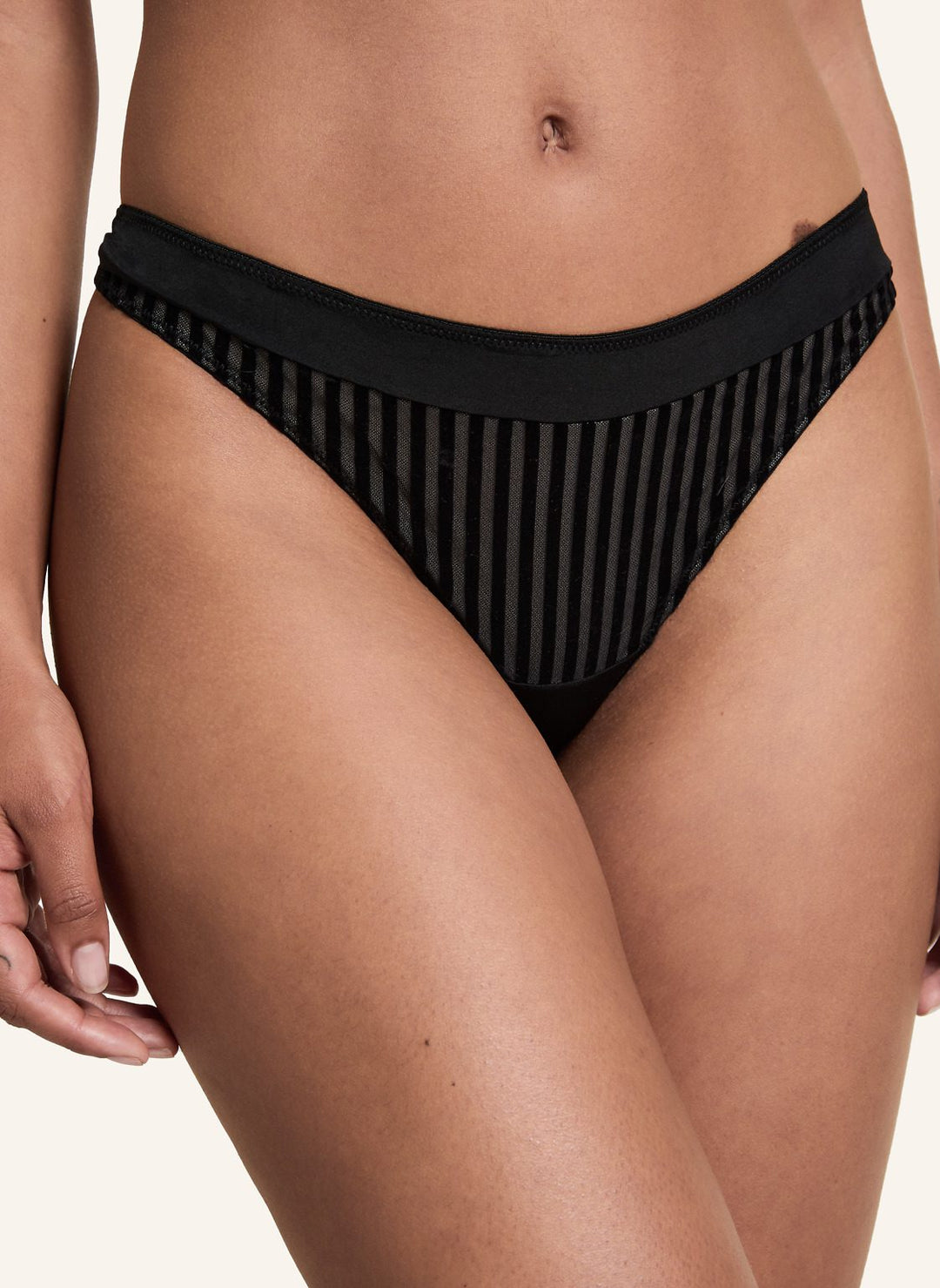 Pia thong - Black
