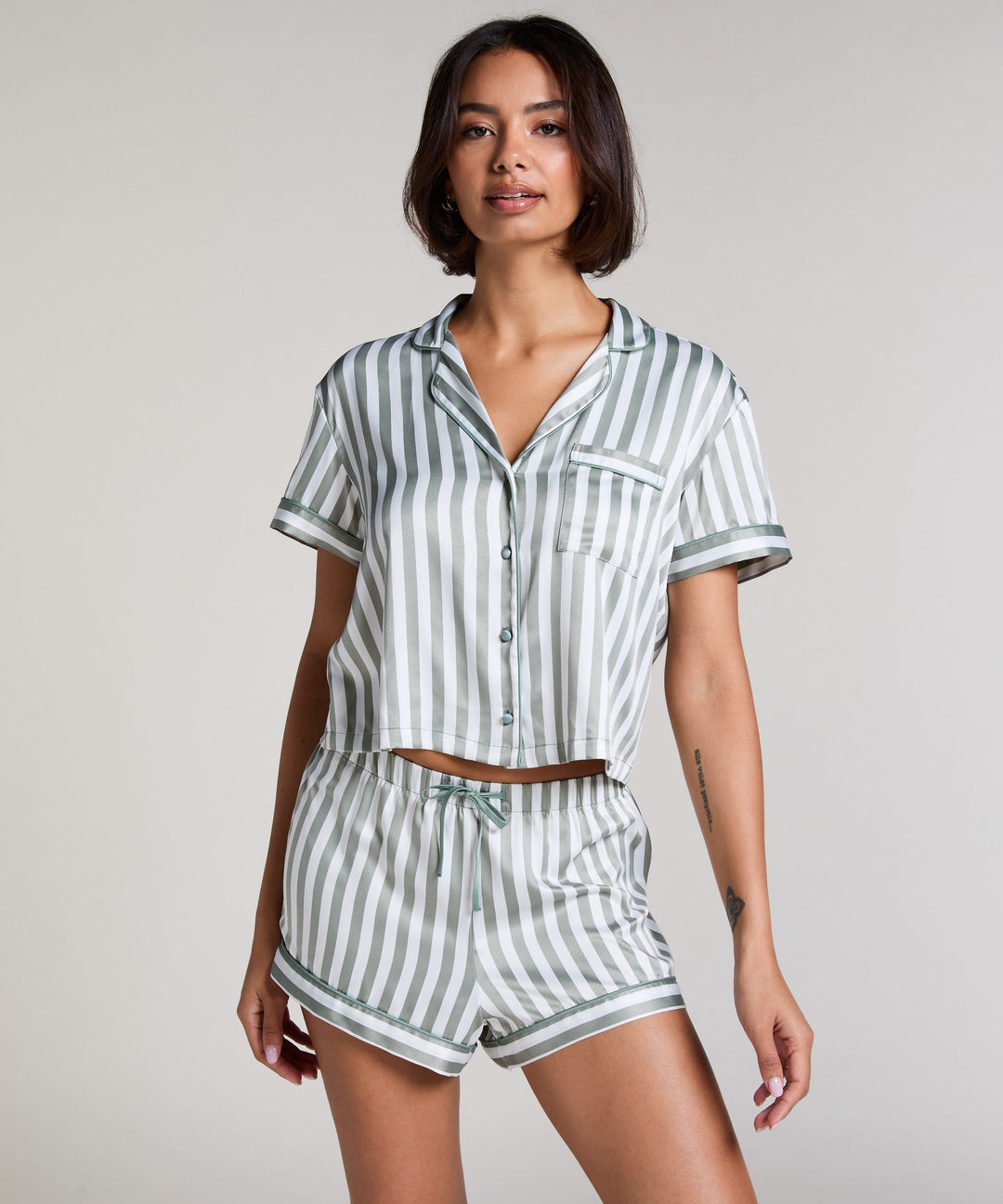 PJ SHORT SATIN STRIPE - Iceberg Green
