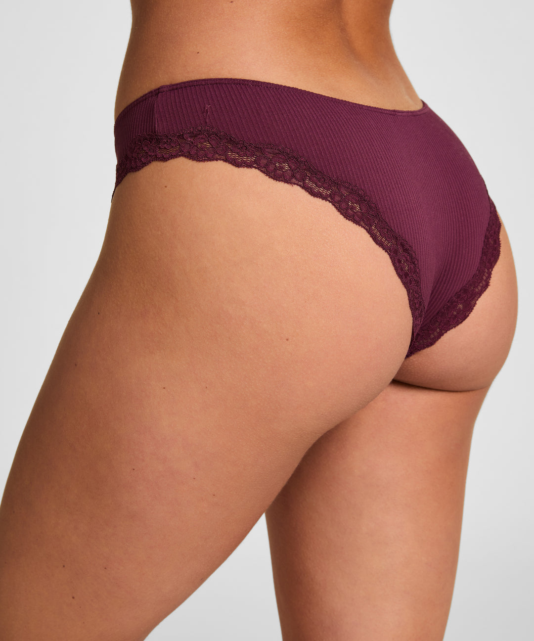 Lola Brazilian