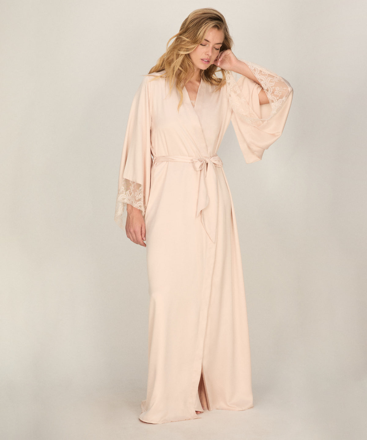 Kimono Satin Long Emb Legacy - Shell