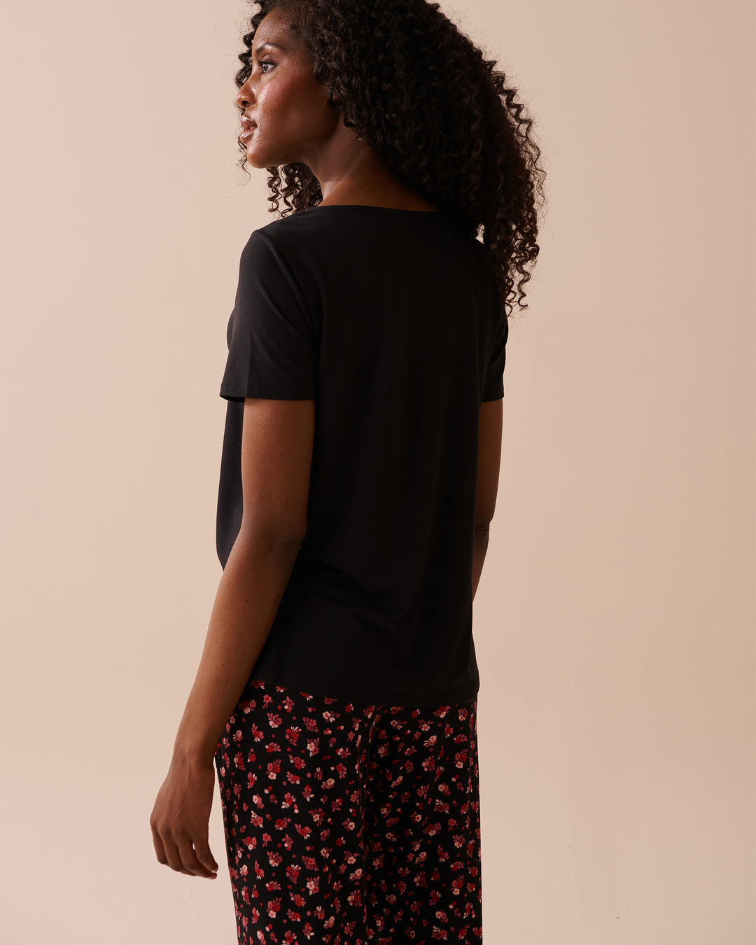Ditsy Rose Super Soft T-shirt - Black Beauty