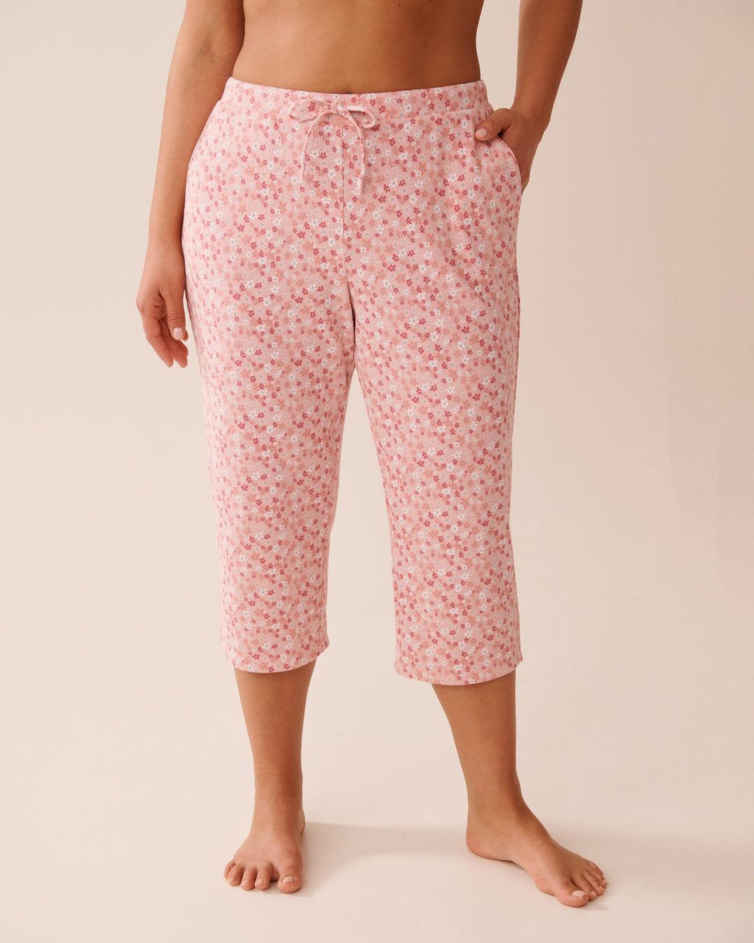 Ditsy Floral Print Ribbed Pajama Capris - Snow White Crab