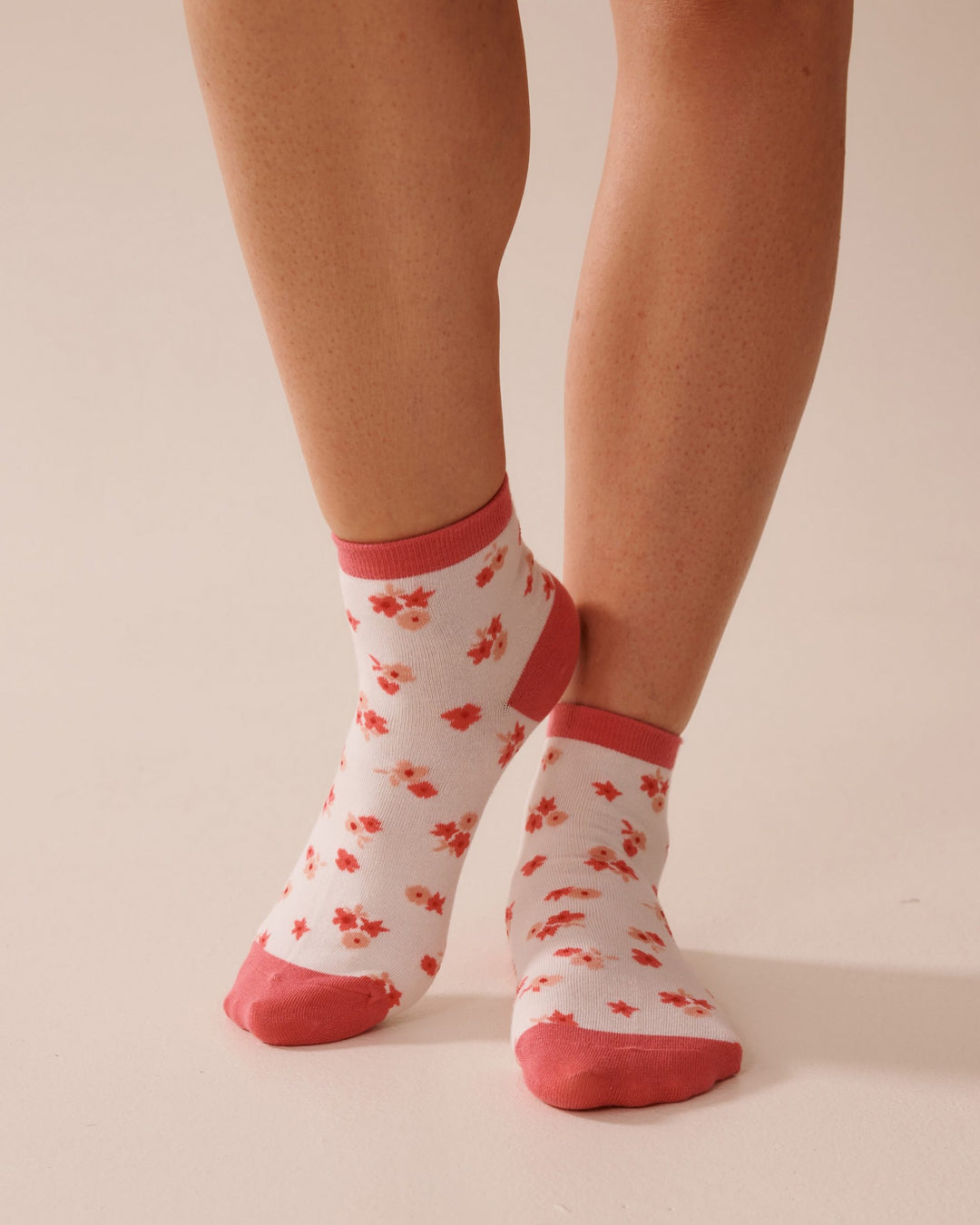 Finely Ribbed Striped Socks - Snow White Pink Ditsy