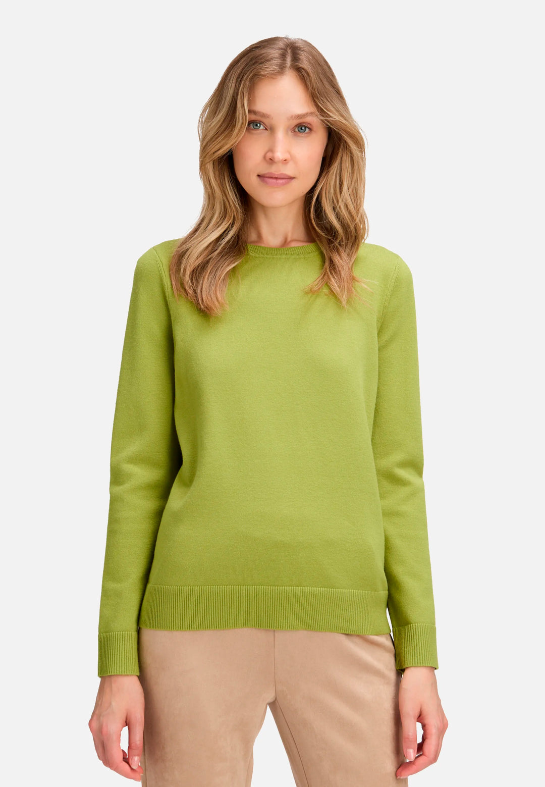 Basic Knit Sweater with a Round Neck