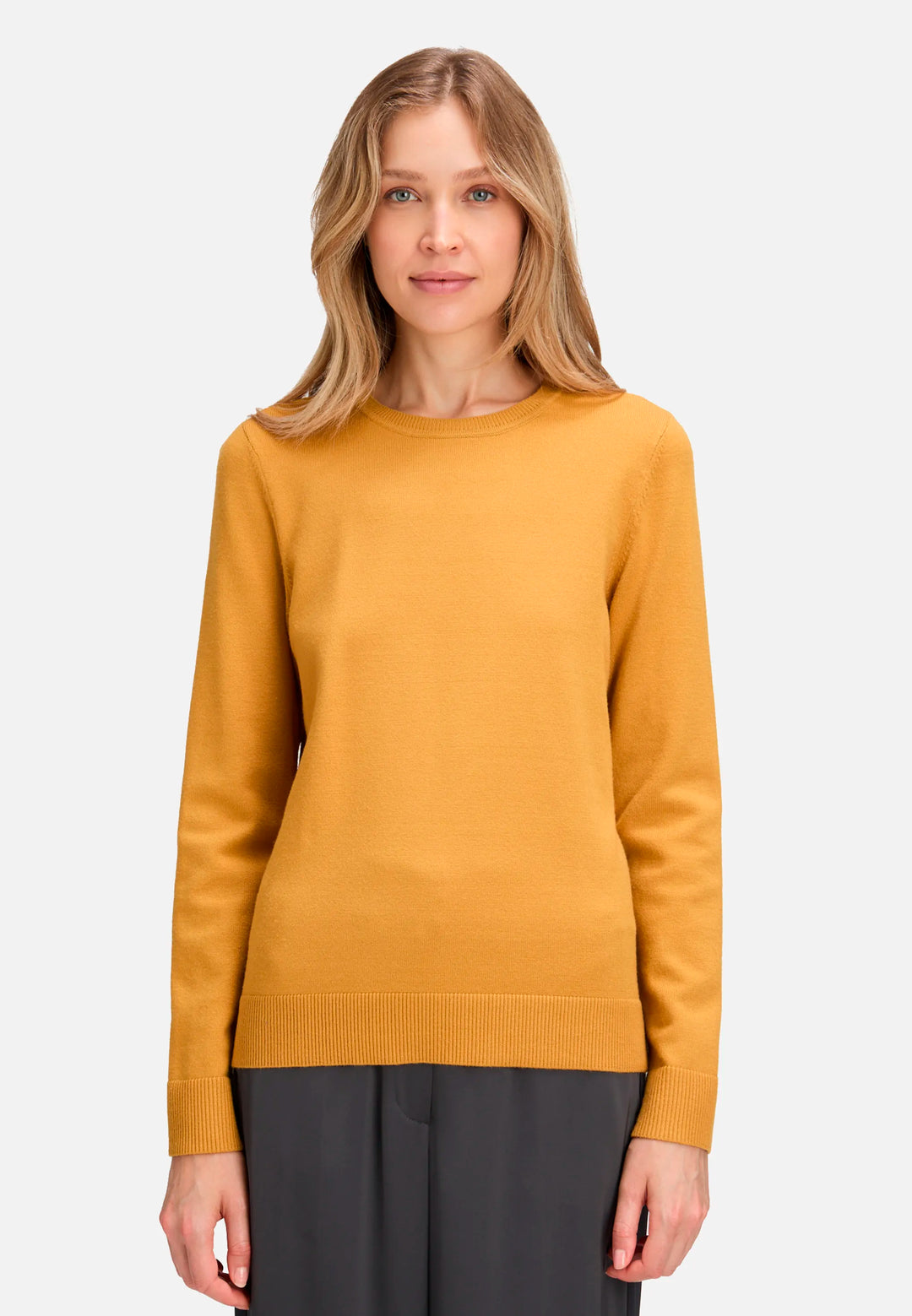 Basic Knit Sweater with a Round Neck