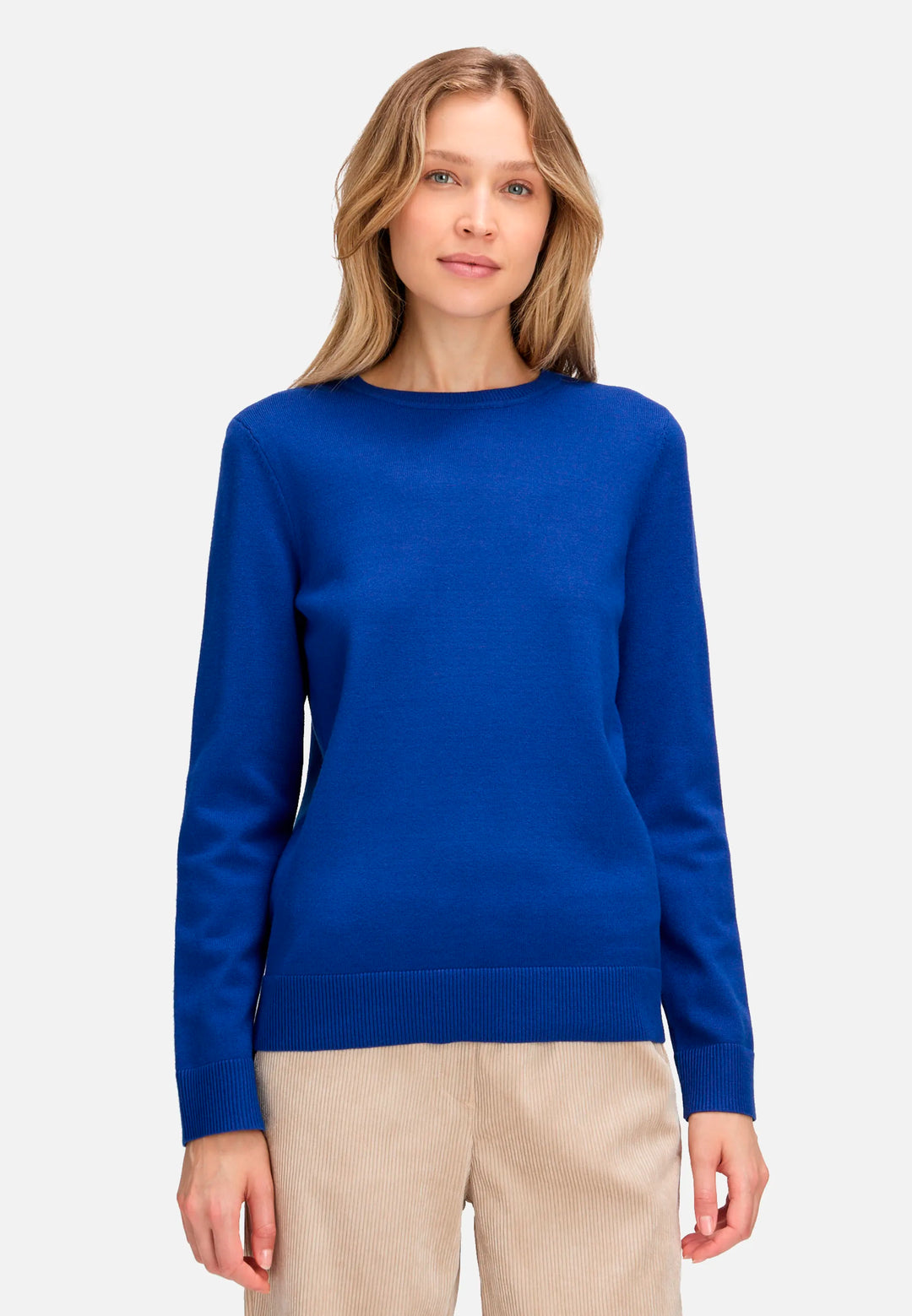 Basic Knit Sweater with a Round Neck
