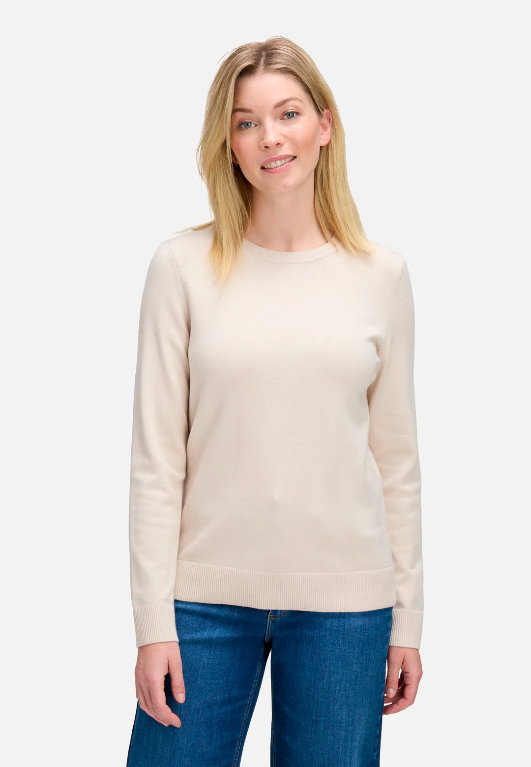 Basic Knit Sweater with a Round Neck