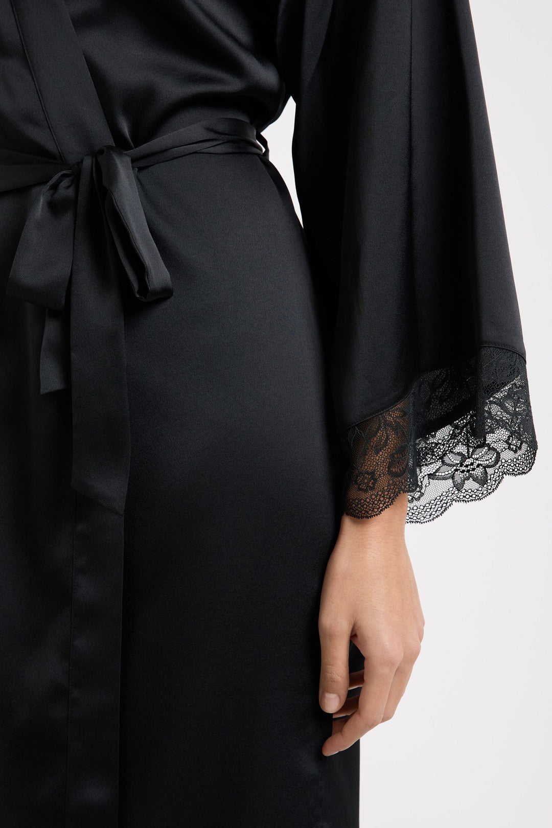 Robe - Black
