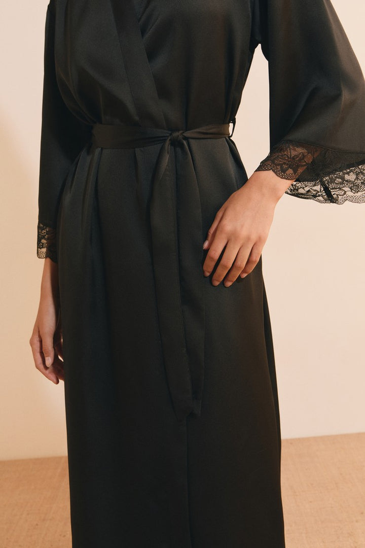 Satin Robe With Lace Details - Noir