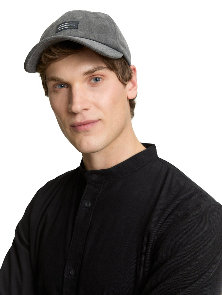 Cap with logo badge - Grey