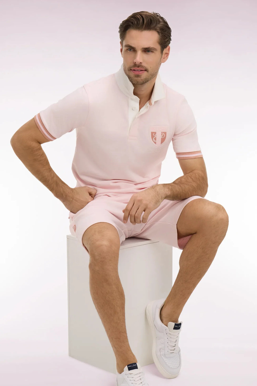 Short-Sleeved Pink Cotton Jersey Jersey with Embroidered Crest