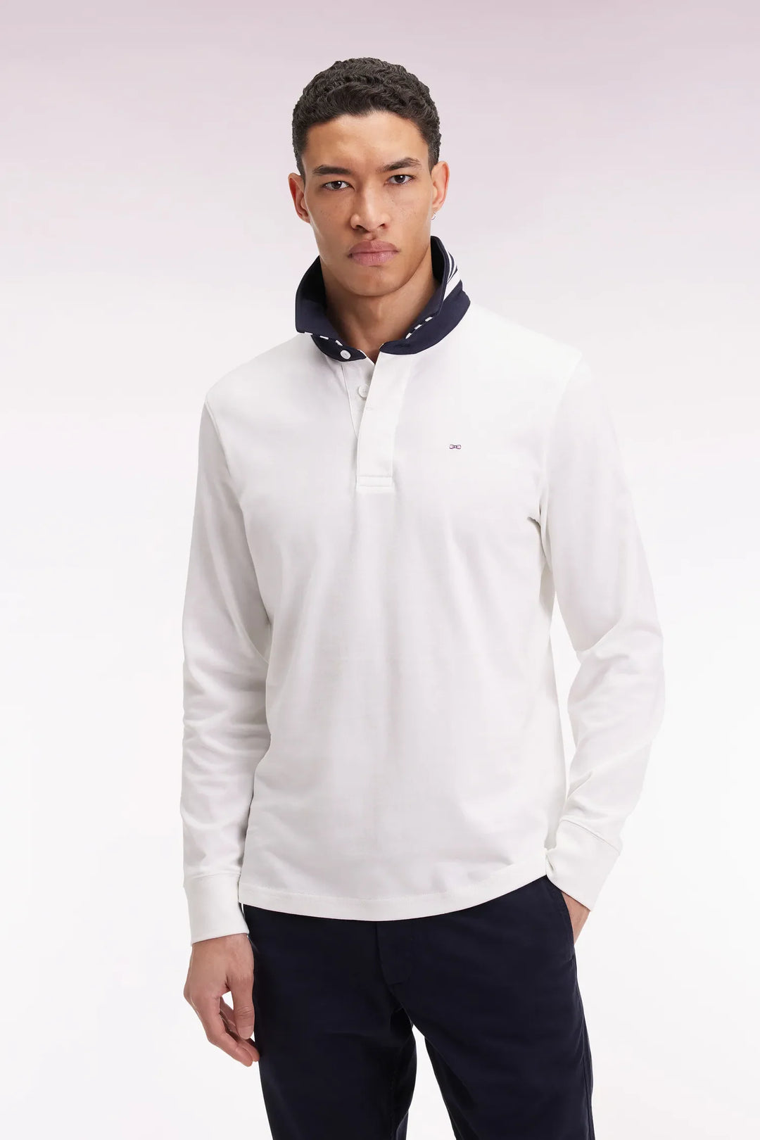 Long-Sleeved Jersey in White Jersey with Striped Collar