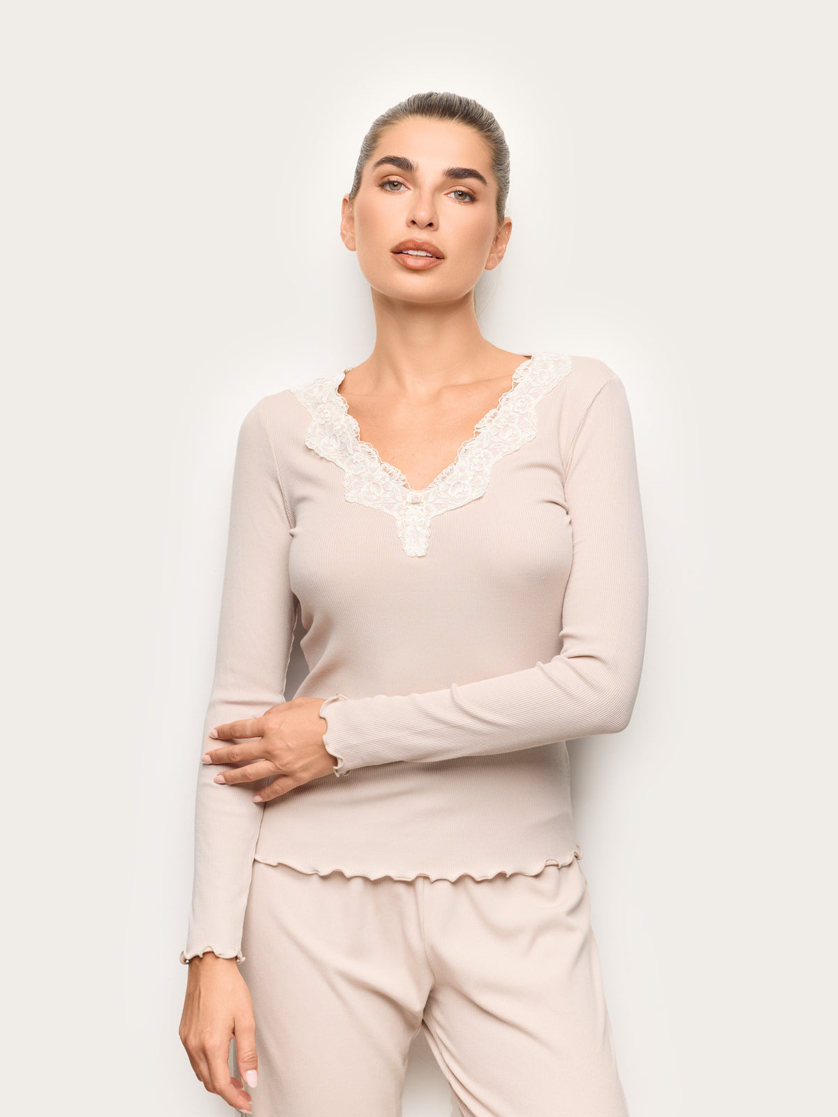 Long-Sleeve T-Shirt - Beige