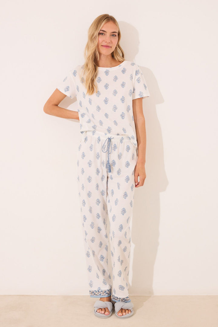 SHORT SLEEVES LONG PANT PYJAMA - White Print