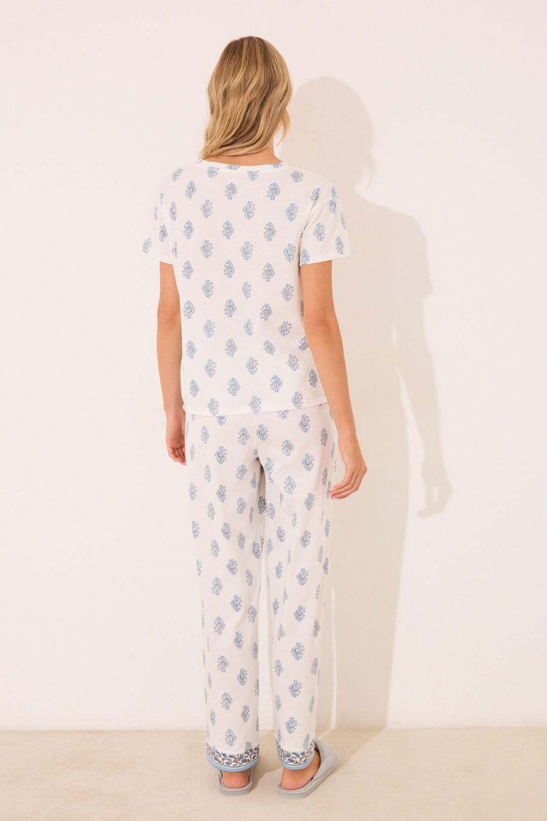 SHORT SLEEVES LONG PANT PYJAMA - White Print