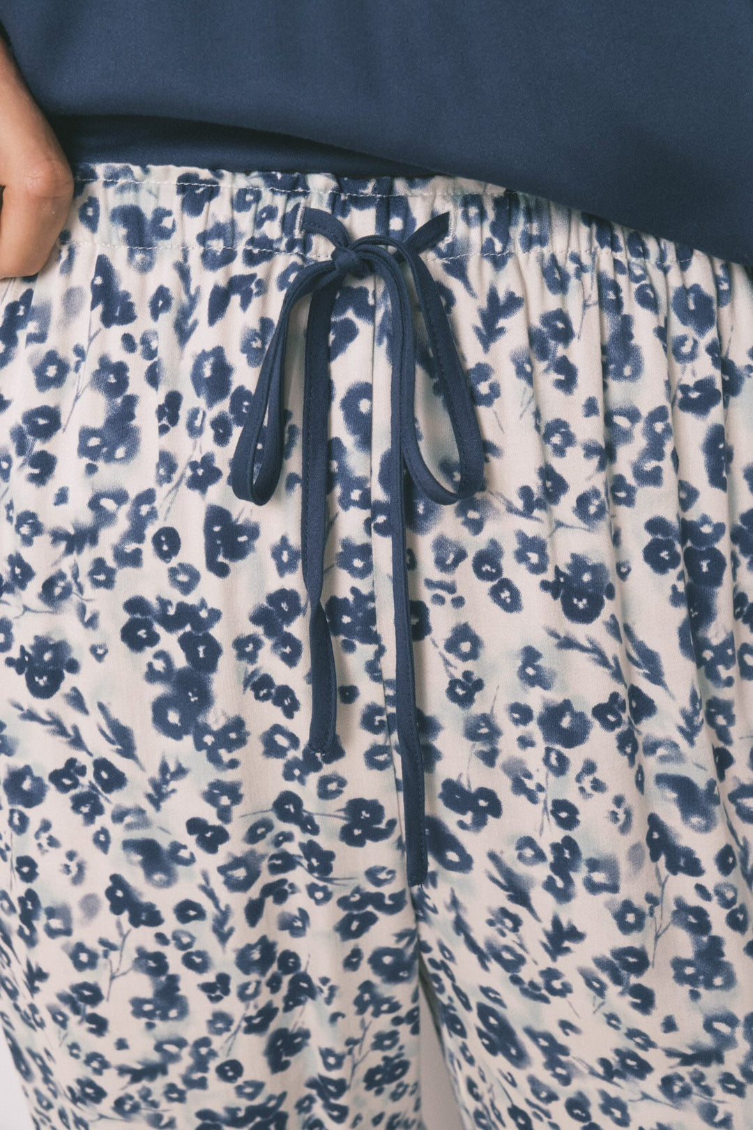 SHORT SLEEVES CAPRI PANT PYJAMA - Blue Print