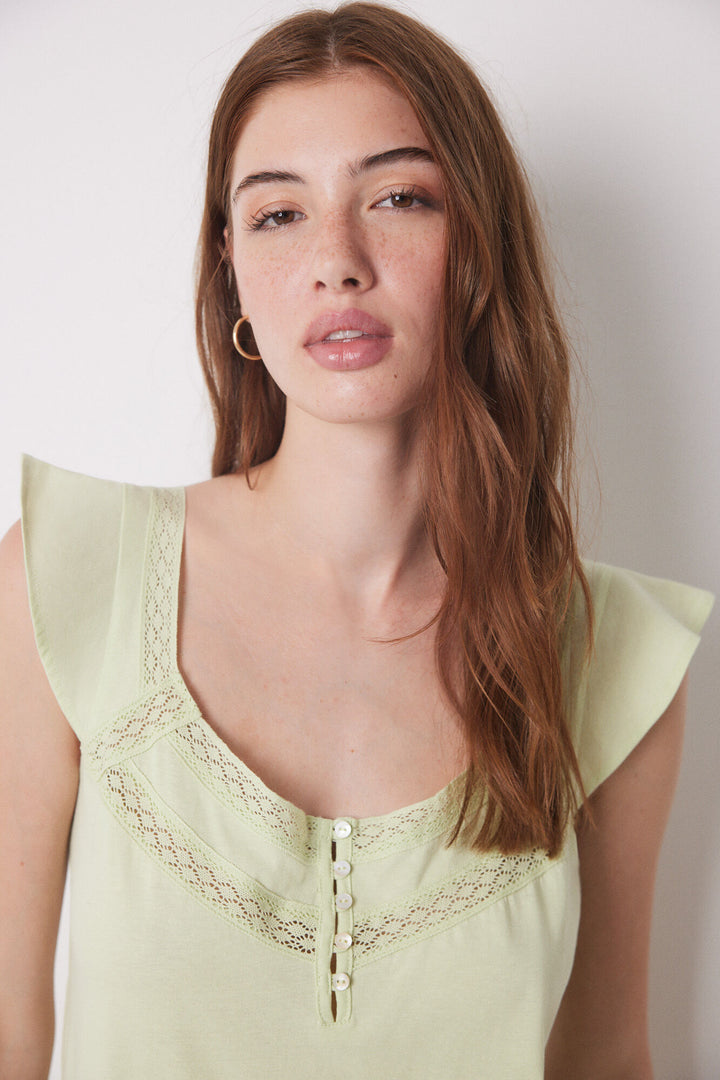 Short green nightgown with ruffles - Green