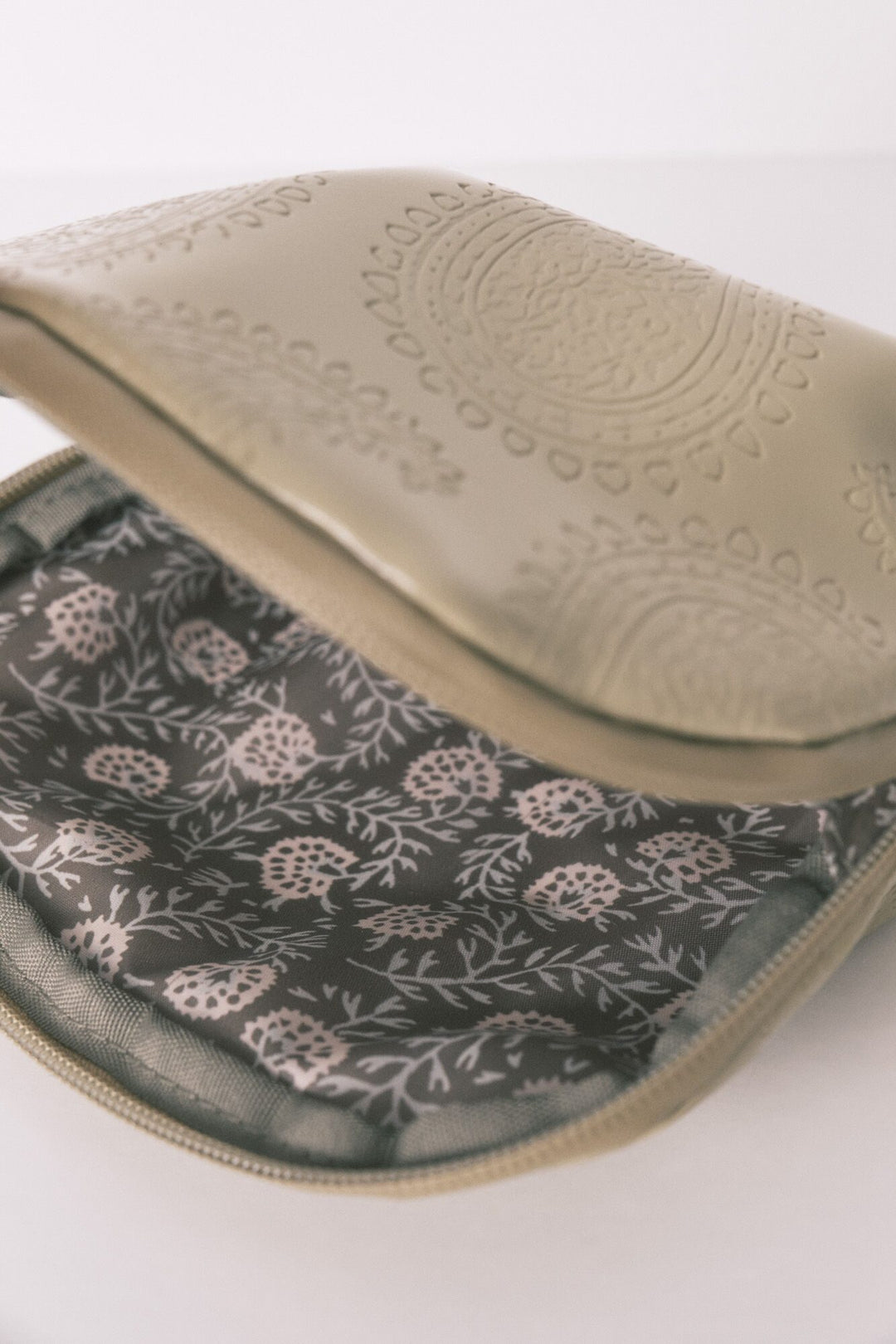 SMALL VANITY CASE - Light Khaki