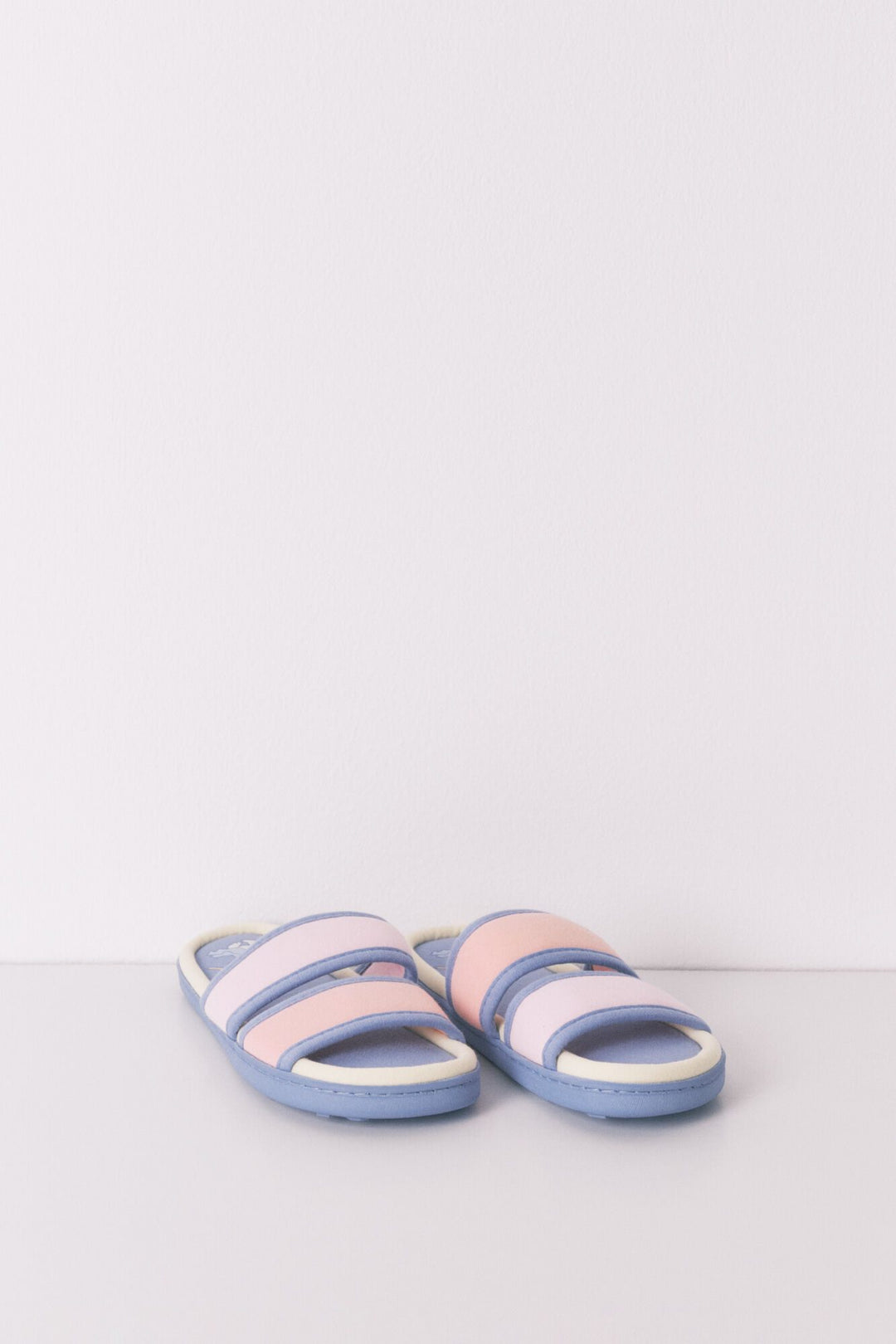 OPEN SHOWER SLIPPERS - White Print