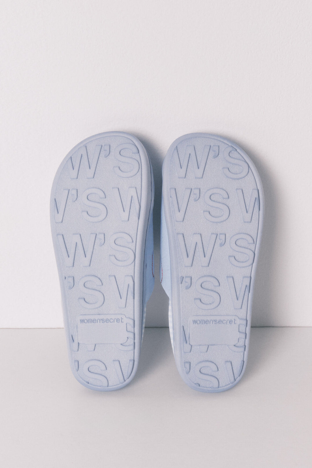 SLIPPERS - Medium Blue