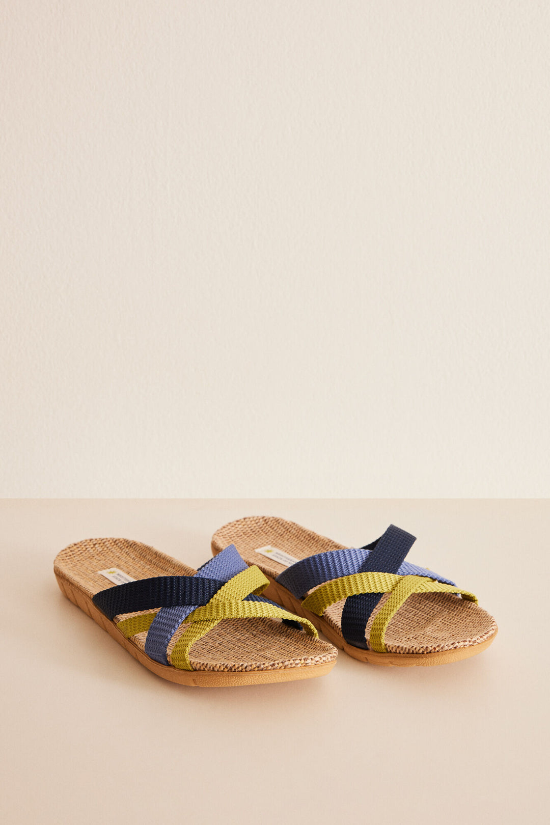 Open raffia sandal with intertwined straps - Sand