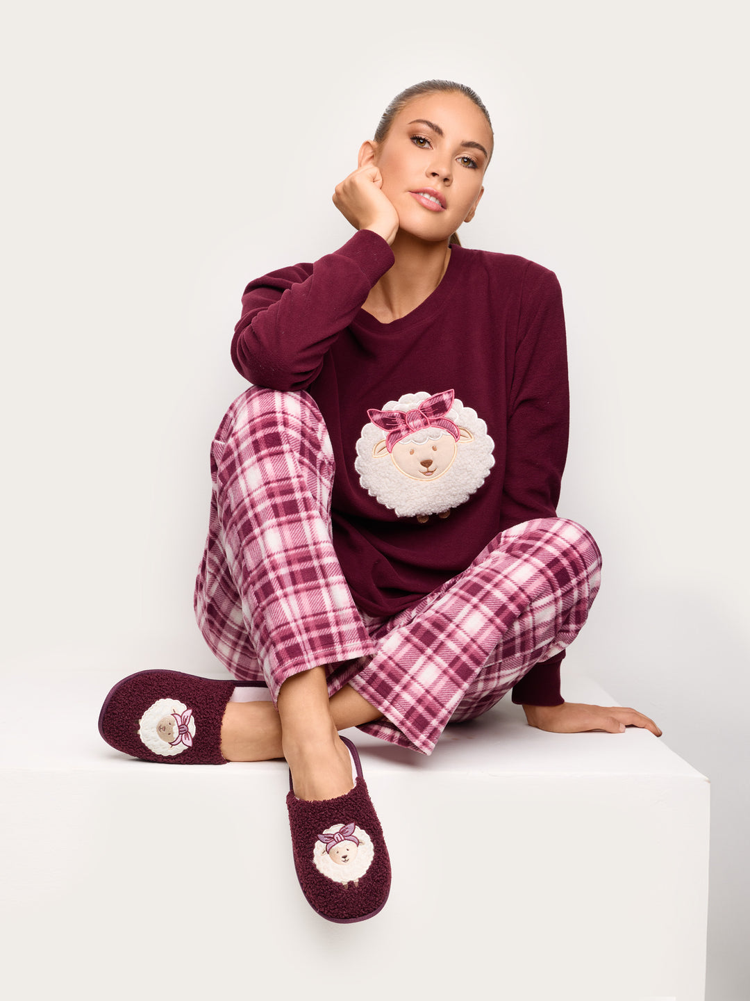 Slippers - Must