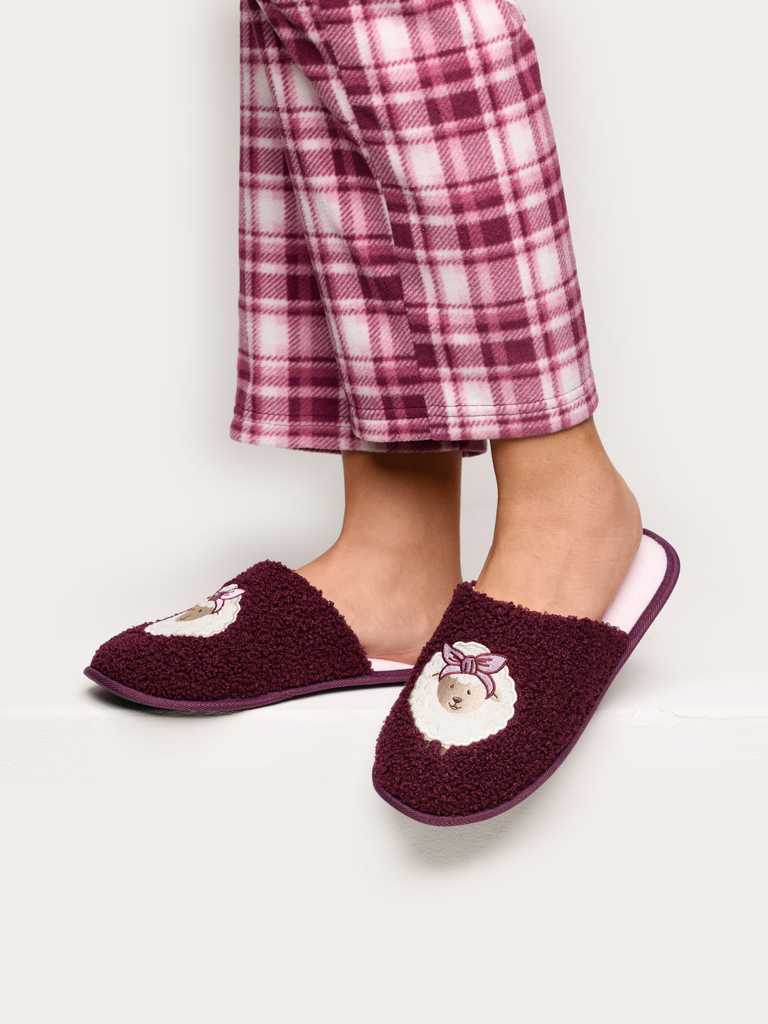 Slippers - Must