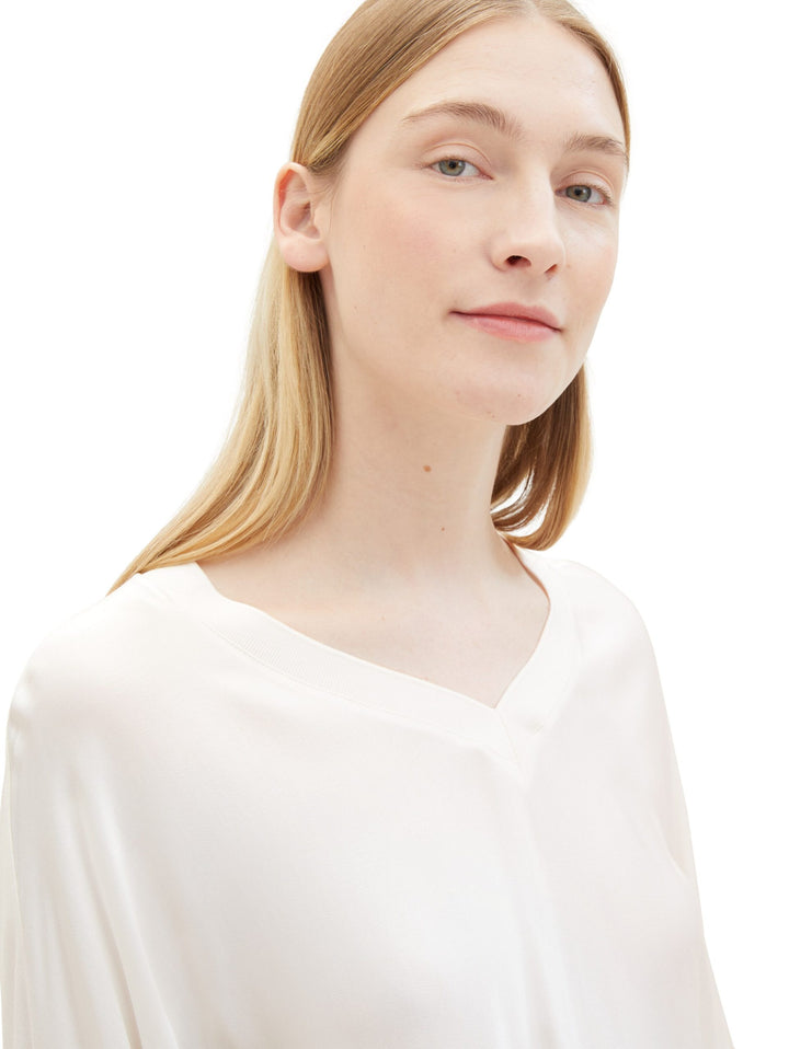 7/8-sleeved shirt with a V-neckline - White