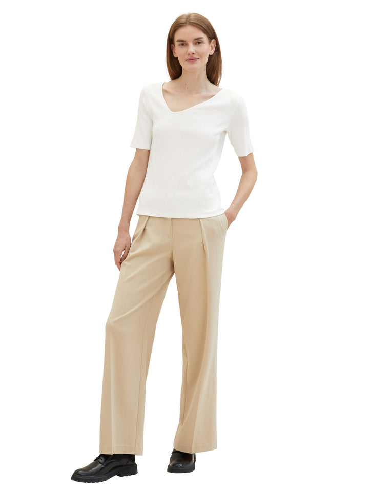 T-shirt with an asymmetrical neckline - White