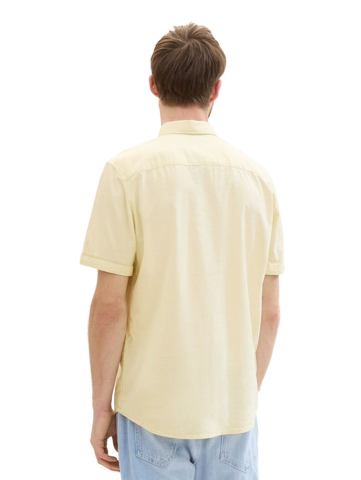 Short-sleeved shirt with a chest pocket - Yellow