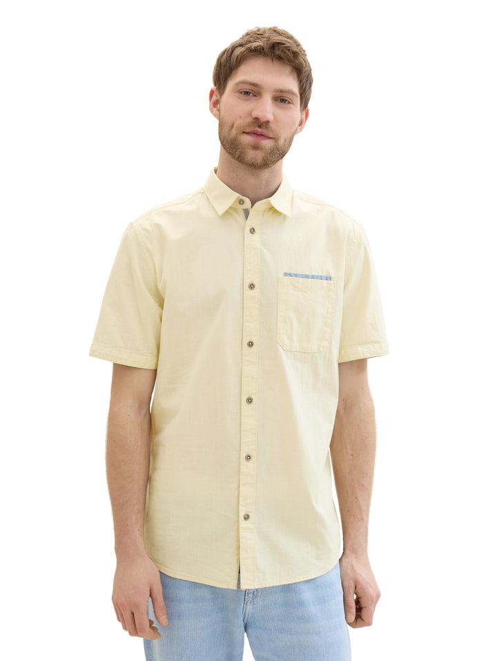 Short-sleeved shirt with a chest pocket - Yellow