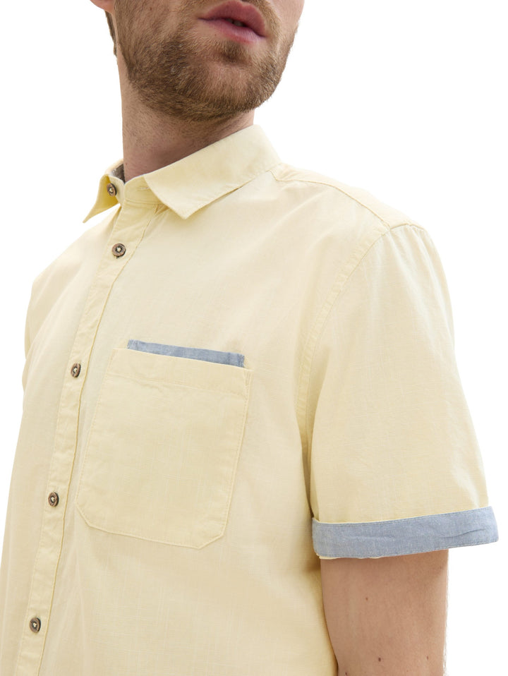 Short-sleeved shirt with a chest pocket - Yellow
