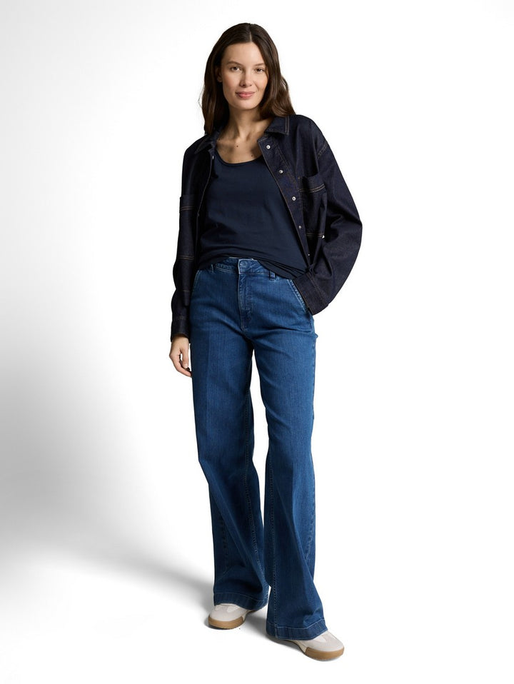 Slim fit top with round neckline - Blue