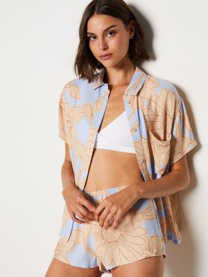 Floral short-sleeved shirt