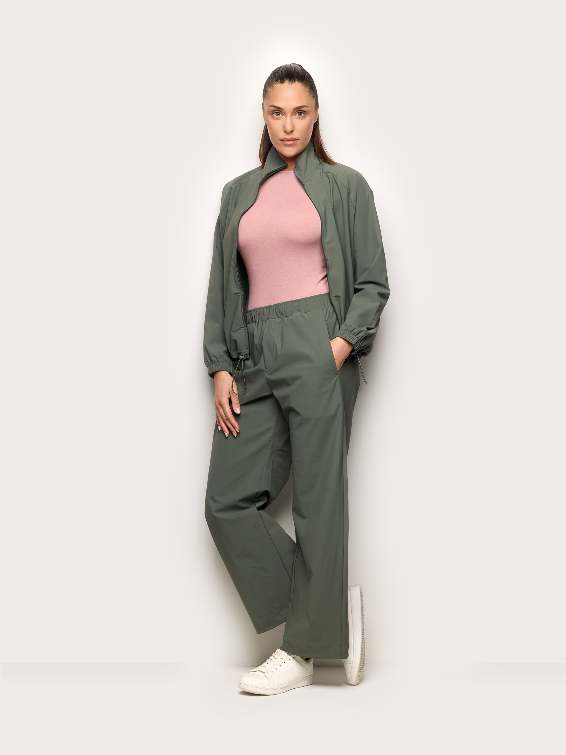 Full-long trousers